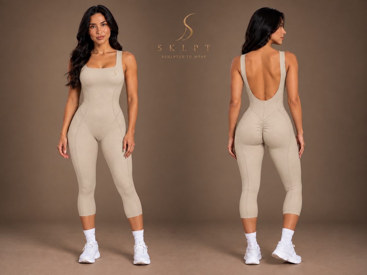 SKLPT Square-Neck Capri Overal, tvarujúci dámsky overal v capri dĺžke s otvoreným chrbtom